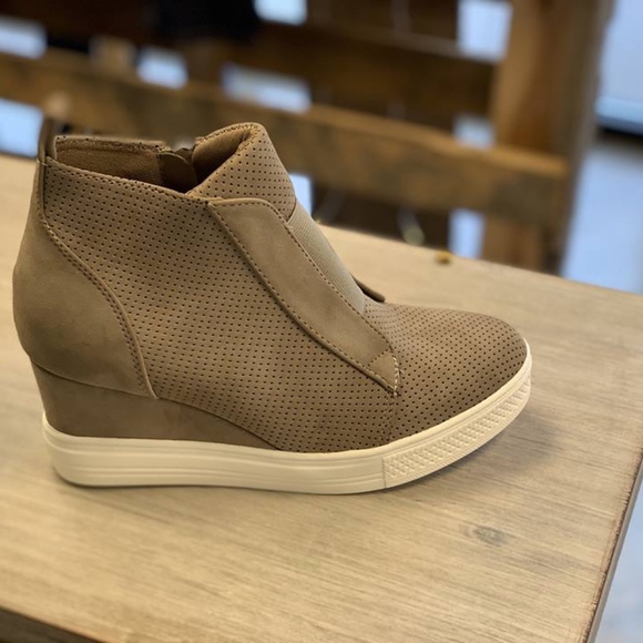 CCOCCI Shoes | New In Box Ccocci Zoey Wedge Taupe | Poshmark